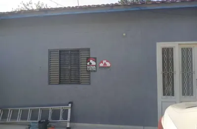 Ótima casa com três dormitórios sendo uma suite com mobiliá