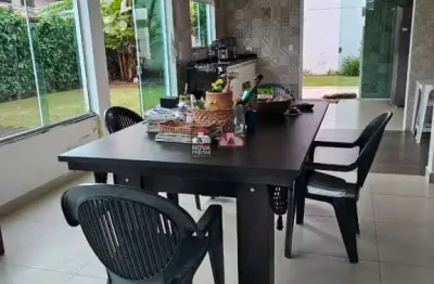 Excelente sobrado a apenas 100 metros da melhor e mais bonita praia de caraguatatuba!