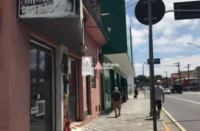 Ponto comercial | 500m² construídos, 5 vagas cobertas e casa nos fundos!