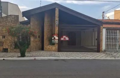 Casa com 3 quartos à venda na Avenida Francisco Alves Moreira, 46, Jardim Amália, Caçapava