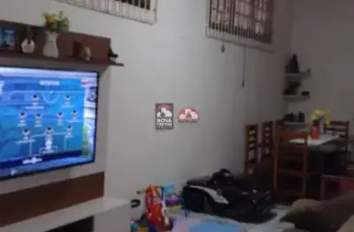 Casa na praia das palmeiras em caraguatatuba à 100 metros da praia.