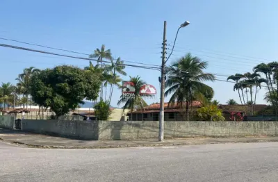 Excelente área bem localizada de esquina e de frente para praça.