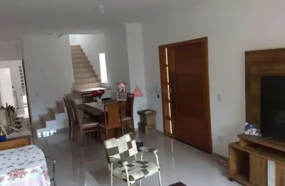 Casa à venda com 3 dormitórios e 2 vagas ? completa e aconchegante!