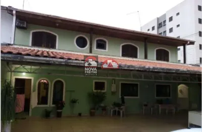 Sobrado de esquina com 3 dormitórios, sacada e cozinha industrial ? ótima localização!