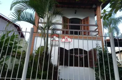Sobrado com quintal amplo a 500 metros da praia martim de sá!
