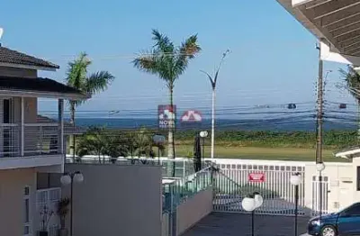 Sobrado em condomínio beira mar com 2 suítes em condomínio fechado