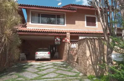 Sobrado colonial de luxo em condomínio para locação mobiliado!