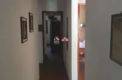 Casa excelente com 3 dormitórios sendo 1 suite e um banheiro social,cozinha ampla ,área  de serviço quintal grande.