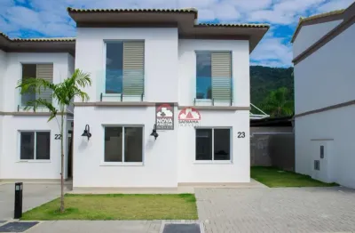 Casa a venda na praia das cigarras em são sebastião, localizada em condomínio fechado pé na areia.
