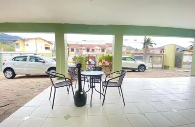 Oportunidade única! apartamento com 2 dormitórios, sendo 1 suíte, varanda e vaga de garagem, localizado na desejada praia de martim de sá, em caraguatatuba