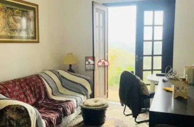 Casa em fase final de acabamento com vista espetacular para o vale