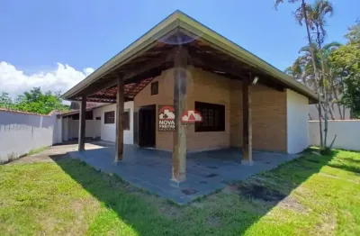 Casa espaçosa com 08 vagas de garagem,02 suites 04 dormitórios 461,70 mtrs de terreno e 142 de aréa construida.