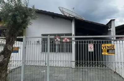 Casa com 3 quartos à venda na Rua Elpídio Salles Duarte, 288, Loteamento Jardim Imperial, Pindamonhangaba