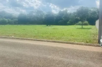Terreno de 2.400m² à venda no centro de bela vista de goiás