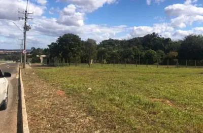 Terreno de 2.400m² à venda no centro de bela vista de goiás