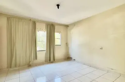 Jardins madri  asa terrea em terreno de 420 metros  posição nascente 4 quartos sendo 2 suítes, banheiro social, sala com dois ambientes amplos, cozinha, varanda, piscina, espaço de sauna molhada, lava