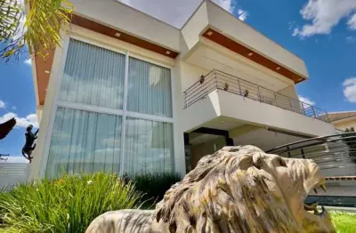 Maravilhoso sobrado de esquina no jardins madri lote 709 m2 construção 460 m2 são 04 suítes sendo uma master mezanino elevador sala ampla varanda gourmet com churrasqueira lavabo area de serviços cozi