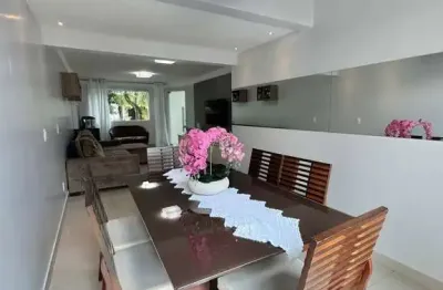 Sobrado em condomínio fechado, em excelente localização ao lado da Av T 09 no jardim Europa  Condomínio com 15 sobrados, vigilância monitorada 24 hrs, area verde  3 quartos, sendo 1 suíte, banheiro so