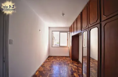 Viva a essência de Porto Alegre com espaço e estilo clássico ao lado da Redenção