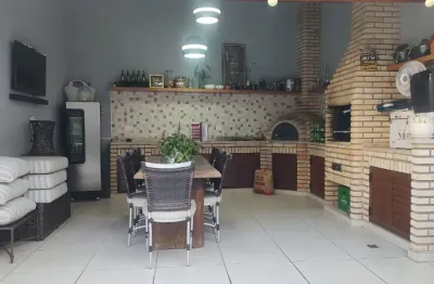 Sobrado com espaço, conforto e localização privilegiada no bairro nova petrópolis!!