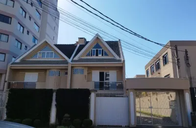 Sobrado triplex, 150m², próximo clube duque de caxias no bacacheri