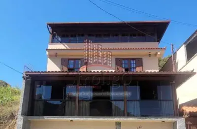 C524 prédio com 3 casas vila amélia, nova friburgo-rj