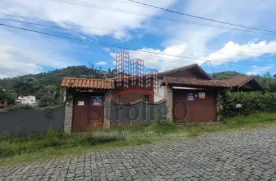 C500 Casa em localização privilegiada Braunes com amplo terreno, Nova Friburgo-RJ