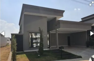 Disponível para locação condomínio recanto do lago. 3 suítes térrea