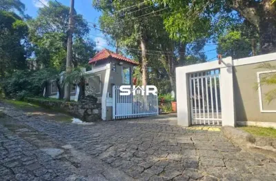 Casa vargem pequena, 3 quartos, 1 com varanda,  sendo  1 suíte, 3 banheiros com blindex, 2 salas,  planta  com cômodos bem distribuídos e arejado