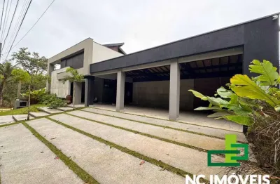 Casa de Alto Padrão à Venda no Condomínio Park Imperial - Caraguatatuba