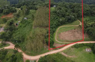 Chácara em altos cedros com 30000m² com área construída.