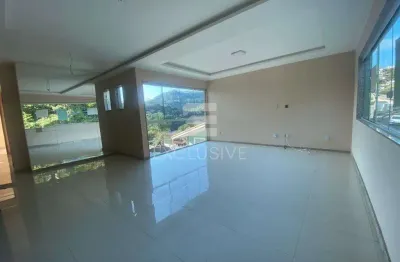 Cobertura com 3 quartos, 1suíte, sacada, sala ampla nas braunes