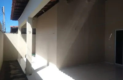 Casa grande e ótima para morar ou até mesmo investir, oportunidade com ótimo preço.