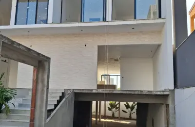 Triplex em morada com tres suites, tres vagas de garagem , e rooftop, com linds vista para reserva