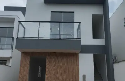 Excelente duplex com quatro quartos, sendo tres suites e duas vagas de garagem