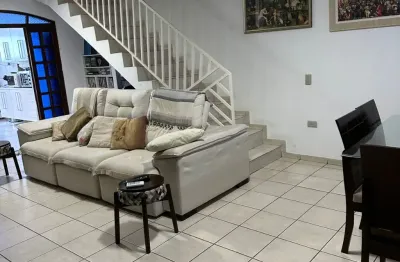 Casa com 3 quartos à venda na Rua Flamínio Fávero, 52, Nova Petrópolis, São Bernardo do Campo