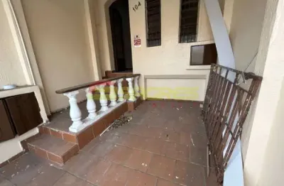 Casa com 2 quartos para alugar na Paranhos Pederneira, 104, Vila Leonor, São Paulo