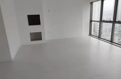 Lindo apartamento em andar médio com 4 suítes amplas no centro ed balneário camboriú