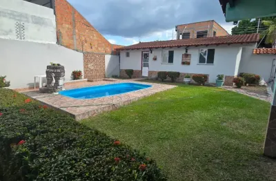 Linda casa com piscina -  bairro de flores - aceita financiamento bancario