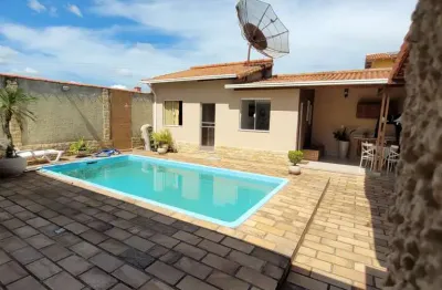 Casa linear com edícula , 3 quartos, 1 suíte e piscina, jardim belvedere.