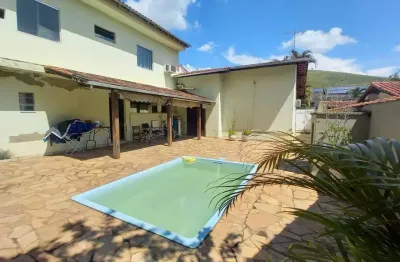 Casa de 4 quartos em volta redonda / rj no bairro vale da colina