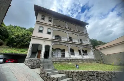 Amplo apartamento com 4 quartos 1 suíte no bairro sessenta / volta redonda