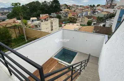 Casa a venda com 3 quartos, com suíte, closet e área gourmet completa no bairro village santa helena em volta redonda / rj