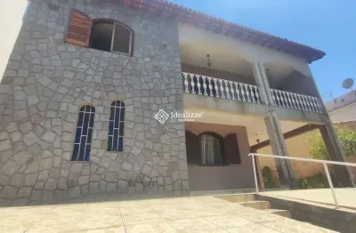 Casa em lote inteiro com 4 quartos e 2 vagas a venda no belvedere em volta redonda