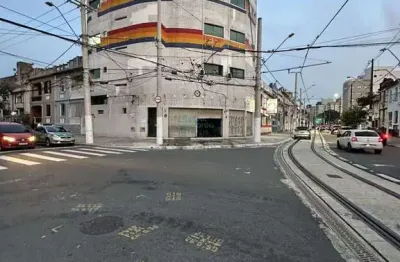 Vendo prédio   600 mts   loja e mais 6 salas  ,,,,, de esquina