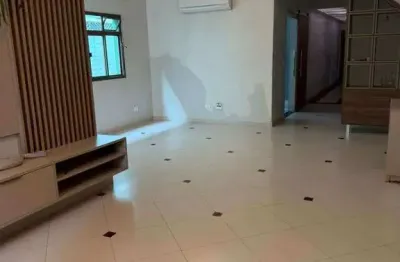 Casa com 3 quartos para alugar na Rua Liberdade, Embaré, Santos