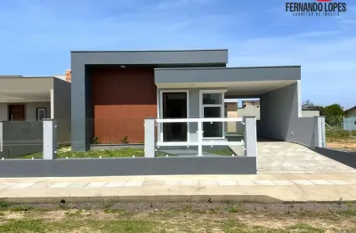 Casa nova há 50 metros do mar no bairro figueirinha