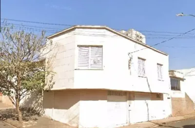 Ampla casa de esquina com 3 quartos e cômodo comercial na abadia – uberaba!