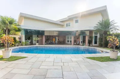 Casa em condomínio para venda com 4 quartos, sendo 4 suítes, 462m²