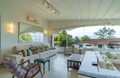 Casa em condomínio para venda com 3 quartos, sendo 1 suíte, 178m²